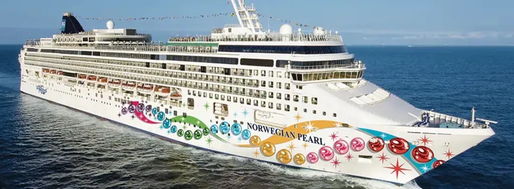 erotravel-norwegian-pearl-nude-boat
